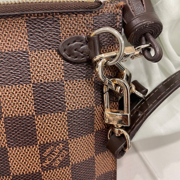 Louis Vuitton Pouch - Picture 2 of 6